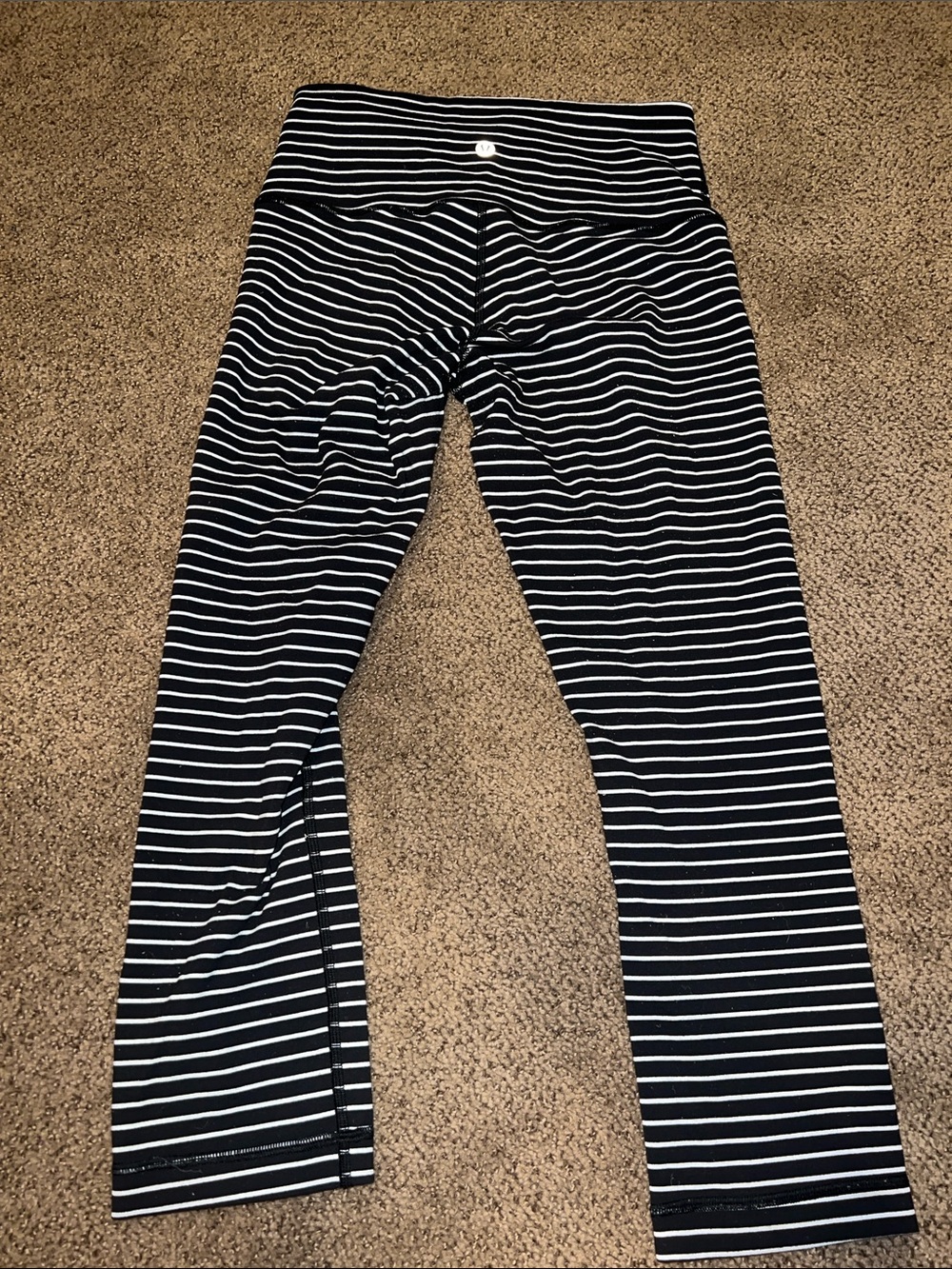 Lululemon wonder under black/white striped cropped leggings size 6